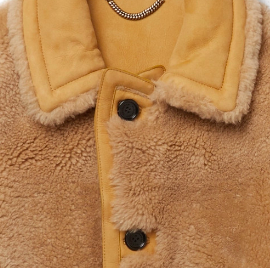 Full look Are you Karl? Shearling jacket från Burberry