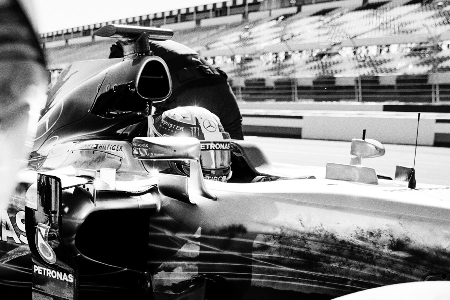 Tommy Hilfiger sponsrar F1-mästarna Mercedes-AMG Petronas Motorsport 1