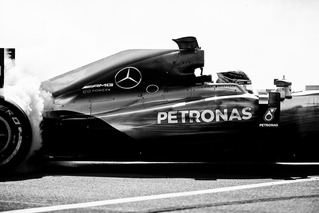 Tommy Hilfiger sponsrar F1-mästarna Mercedes-AMG Petronas Motorsport 3