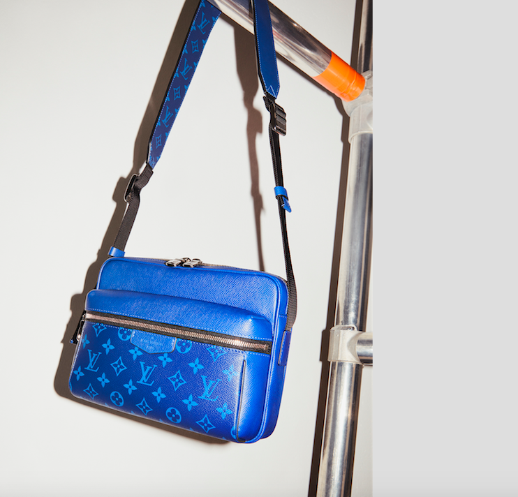 Louis Vuitton Taïgarama blå väska